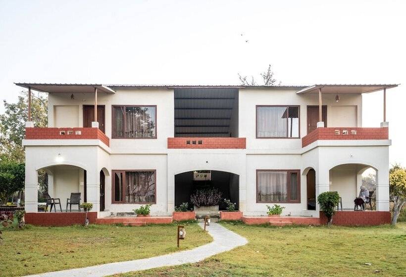 בית מלון כפרי Greenscape By Beyond Stay Madhai