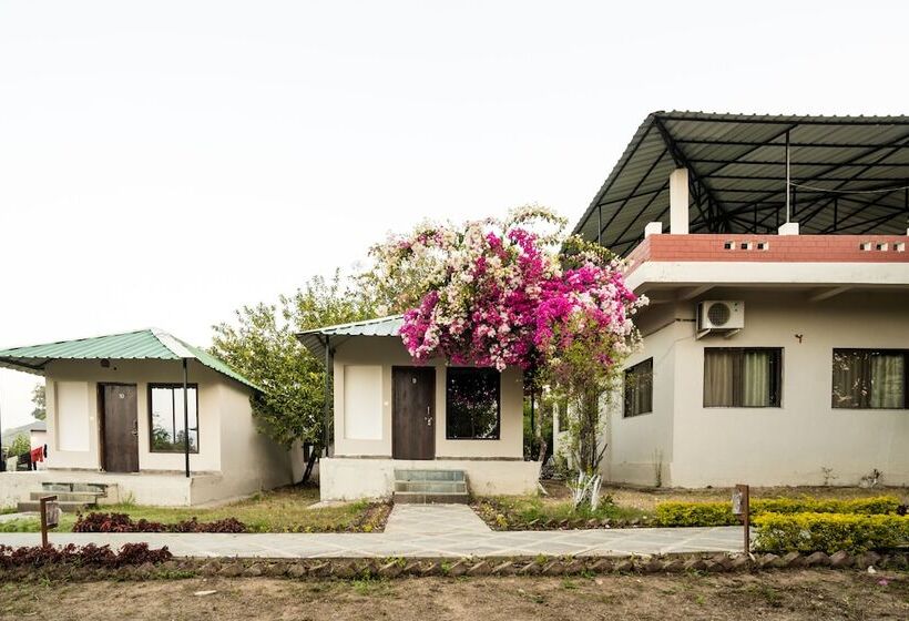 בית מלון כפרי Greenscape By Beyond Stay Madhai