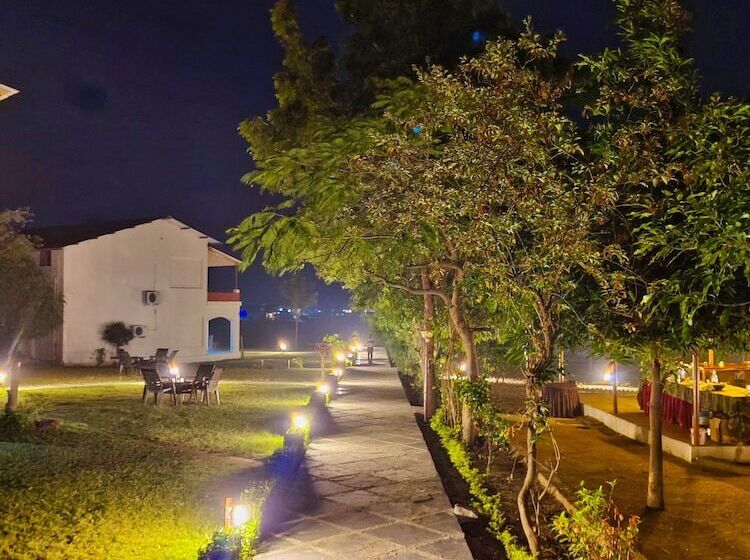 בית מלון כפרי Greenscape By Beyond Stay Madhai