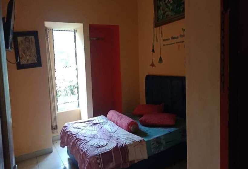 فندق Villa Karsinem Pasuruan By Oyo Rooms