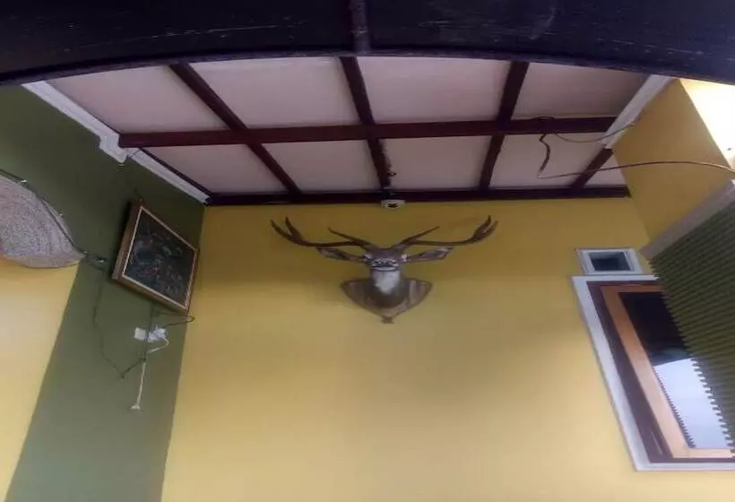 ホテル Villa Karsinem Pasuruan By Oyo Rooms