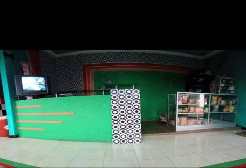 ホテル Villa Karsinem Pasuruan By Oyo Rooms