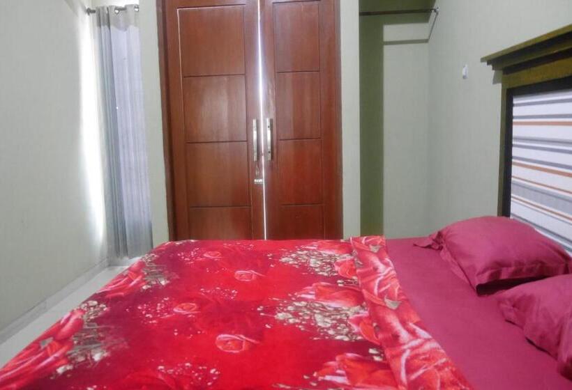 فندق Villa Karsinem Pasuruan By Oyo Rooms