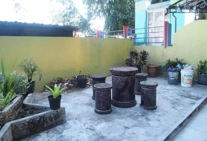 ホテル Villa Karsinem Pasuruan By Oyo Rooms