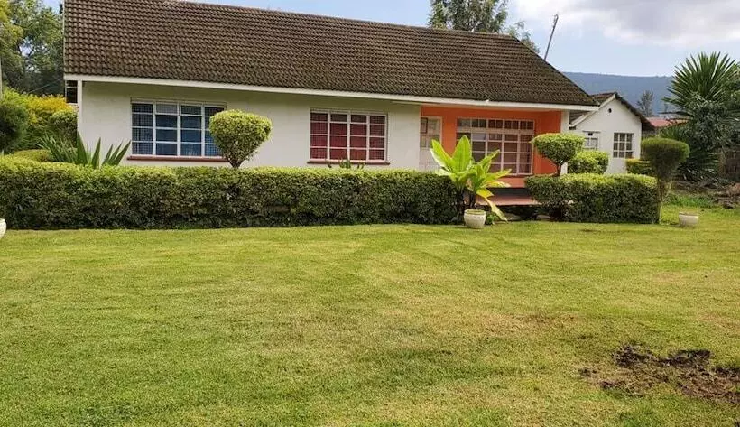 هتل Brian's House