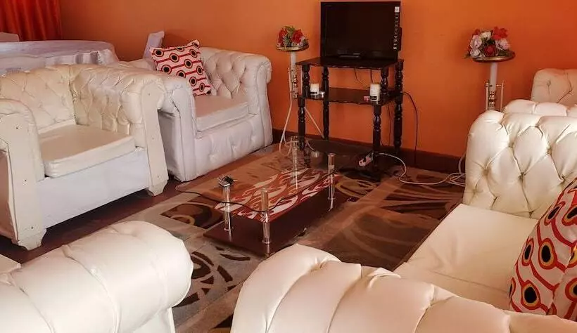 هتل Brian's House