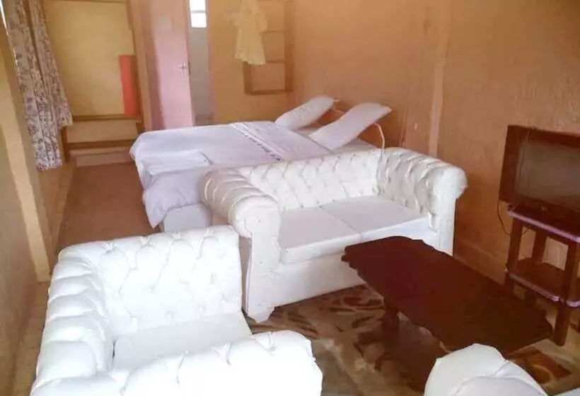 هتل Brian's House