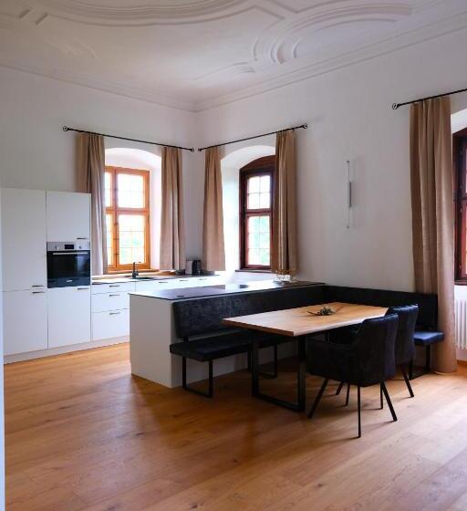 هتل Innviertler Versailles