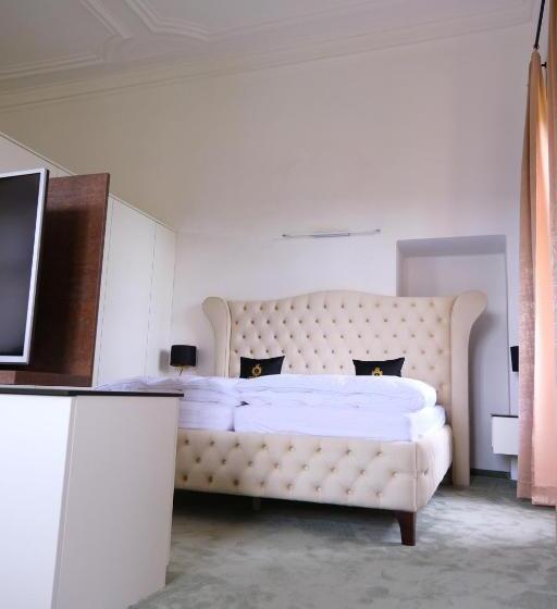 هتل Innviertler Versailles