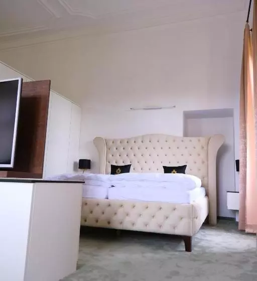 هتل Innviertler Versailles