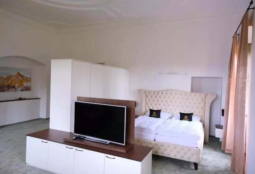 هتل Innviertler Versailles