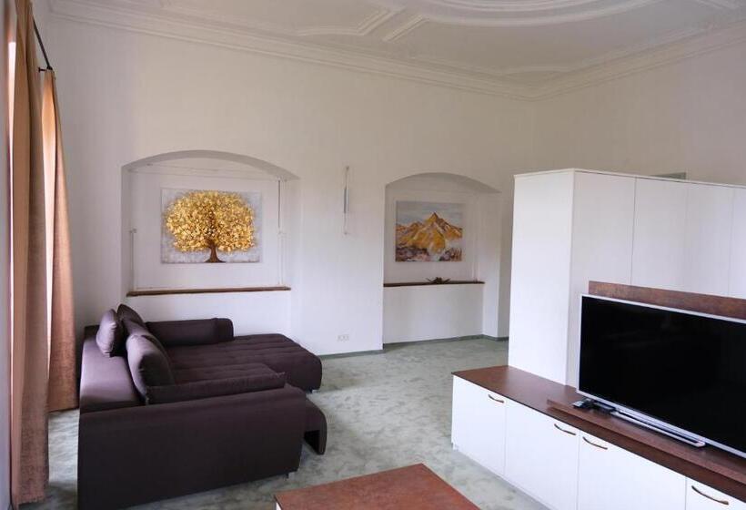 هتل Innviertler Versailles