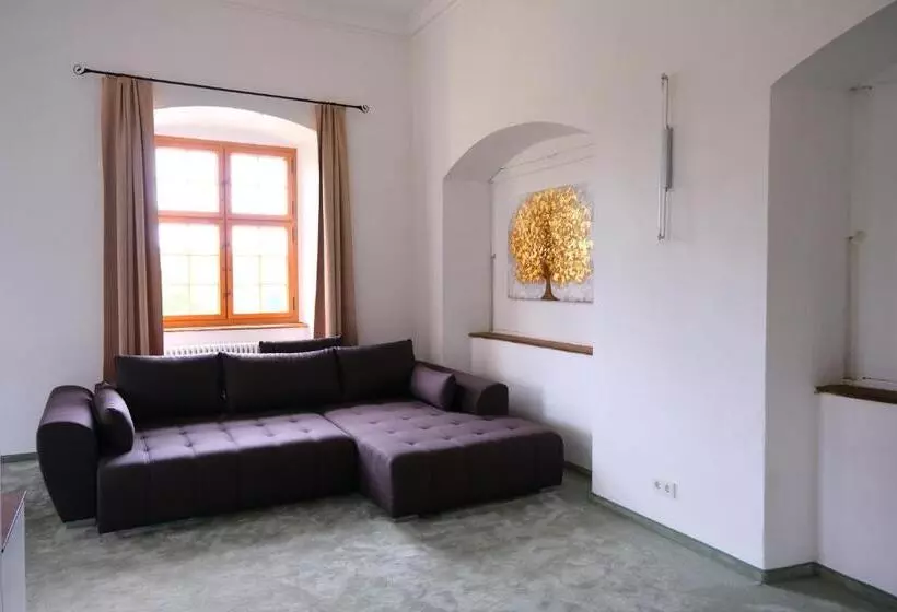 هتل Innviertler Versailles
