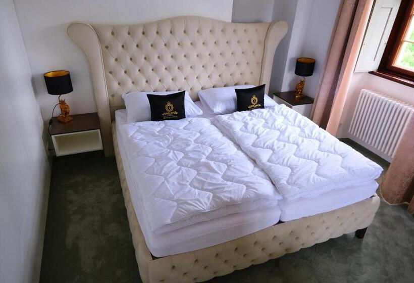 هتل Innviertler Versailles