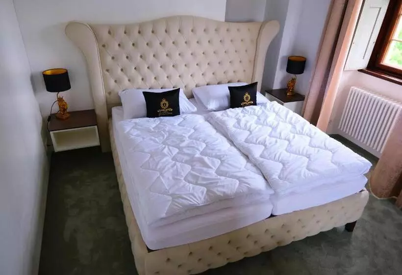 هتل Innviertler Versailles
