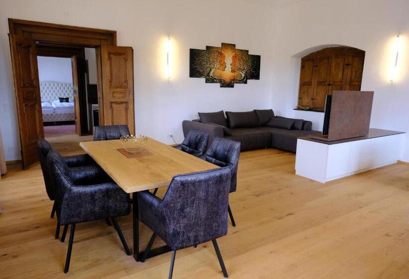 هتل Innviertler Versailles