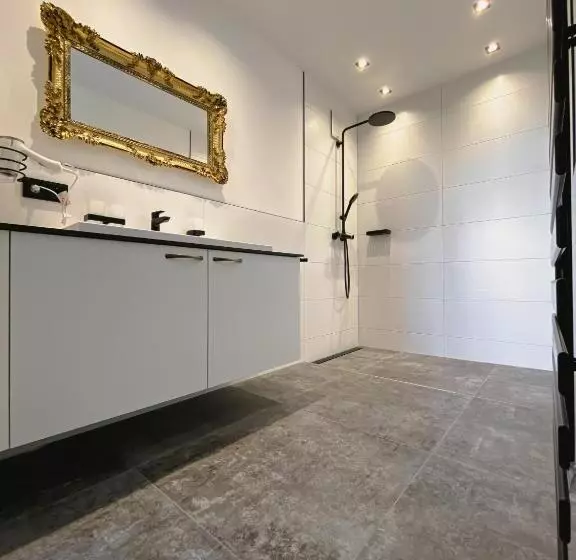 هتل Innviertler Versailles