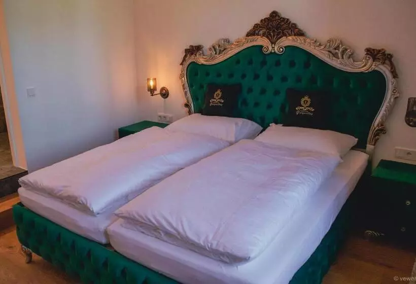 هتل Innviertler Versailles
