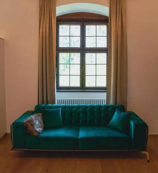 هتل Innviertler Versailles