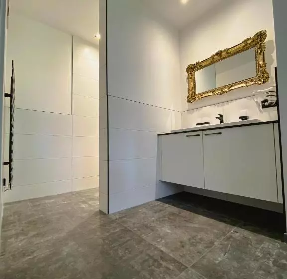 هتل Innviertler Versailles