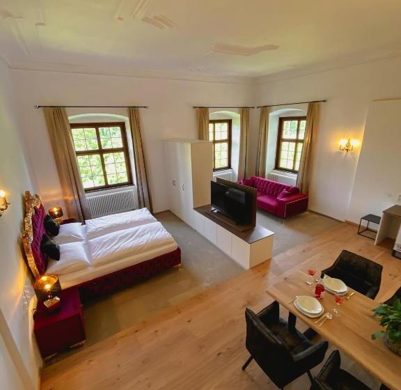 هتل Innviertler Versailles