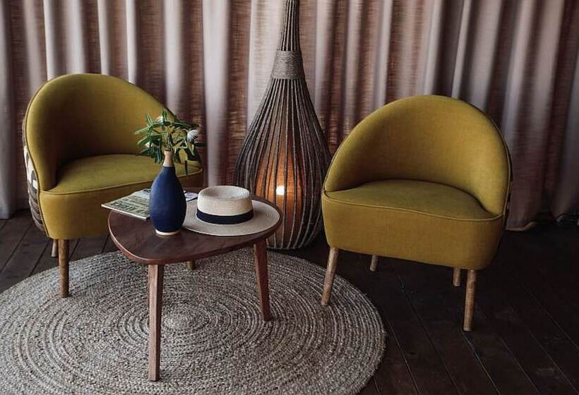 هتل Lions Bluff Lodge