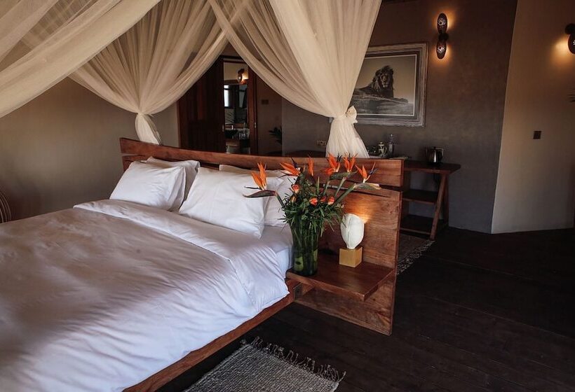 هتل Lions Bluff Lodge