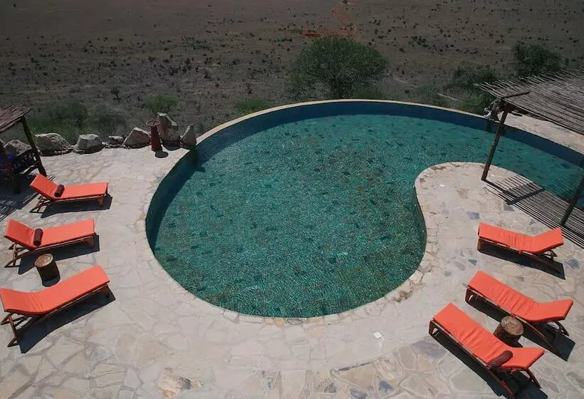 هتل Lions Bluff Lodge