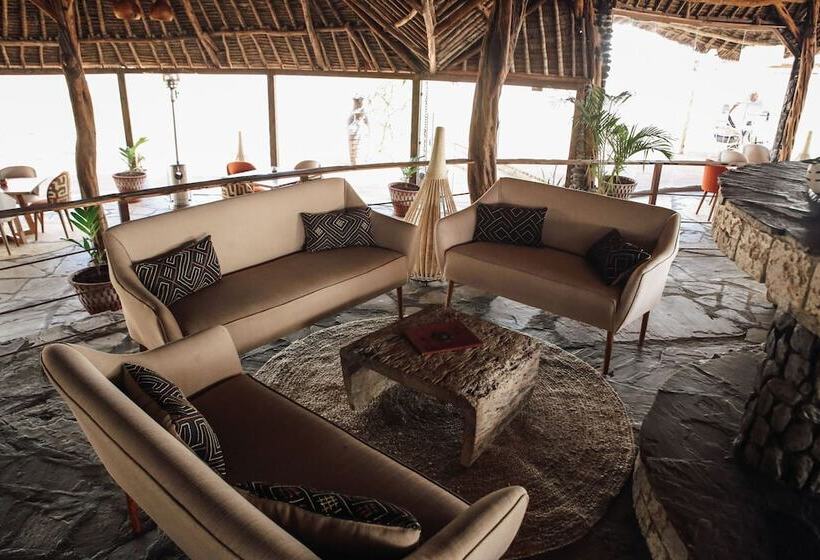 هتل Lions Bluff Lodge