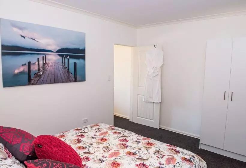 هتل Waimapu Cottage