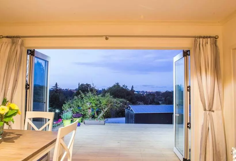 هتل Waimapu Cottage