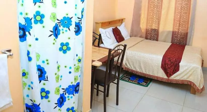 هتل La Miguela Guest House