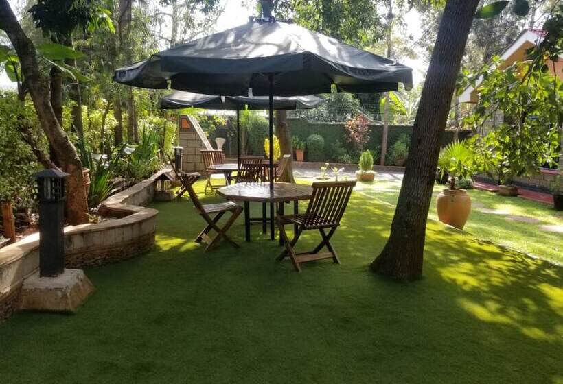 هتل Lovely Garden Guest Home