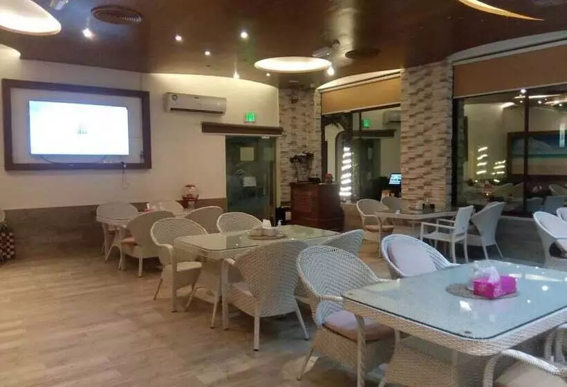 هتل Corniche Palace