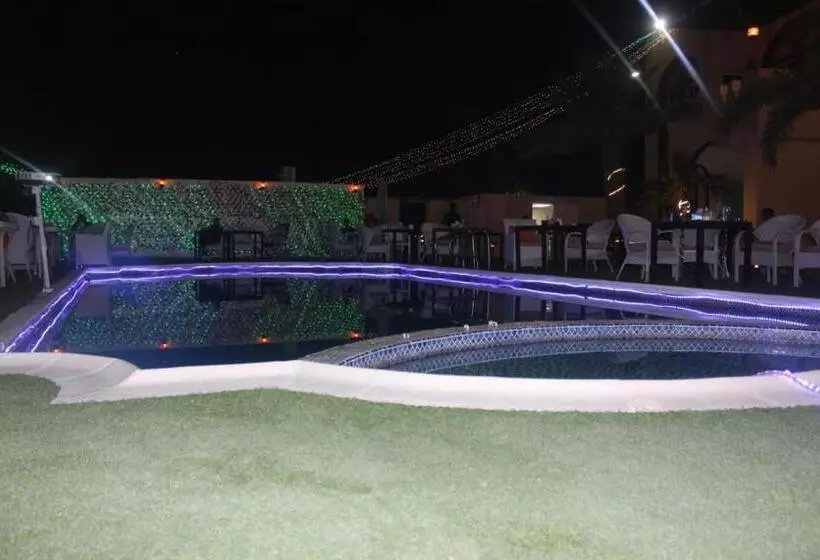 هتل Corniche Palace