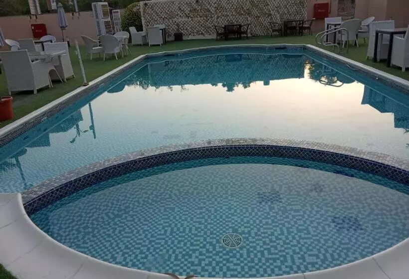 هتل Corniche Palace