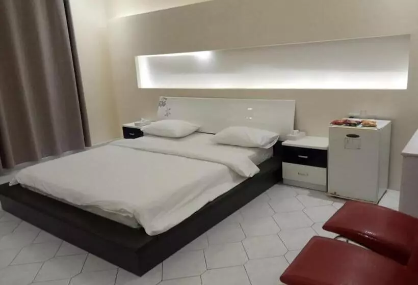 هتل Corniche Palace