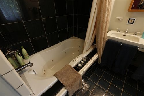 住宿加早餐 Lil Black Bear Inn