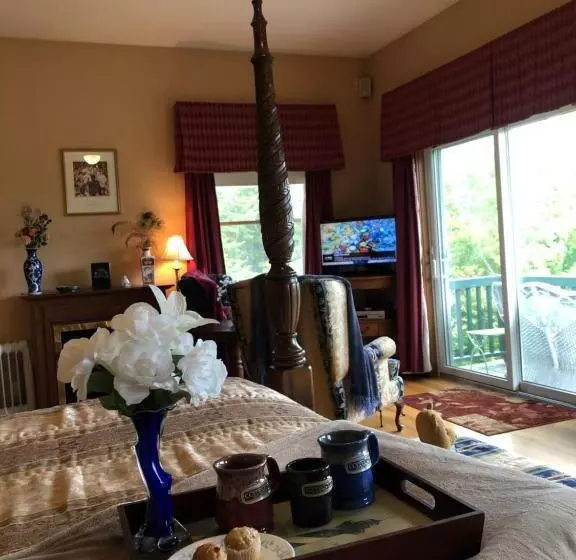 مبيت وإفطار Coppertoppe Inn & Retreat Center