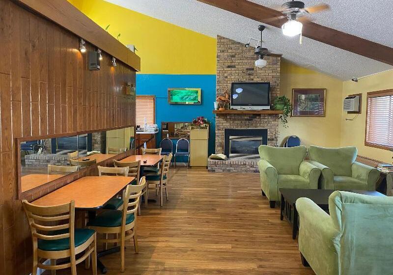 Отель America S Stay Inn Stewartville