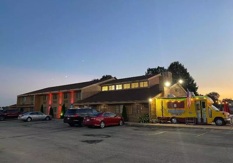 בית מלון כפרי America S Stay Inn Stewartville