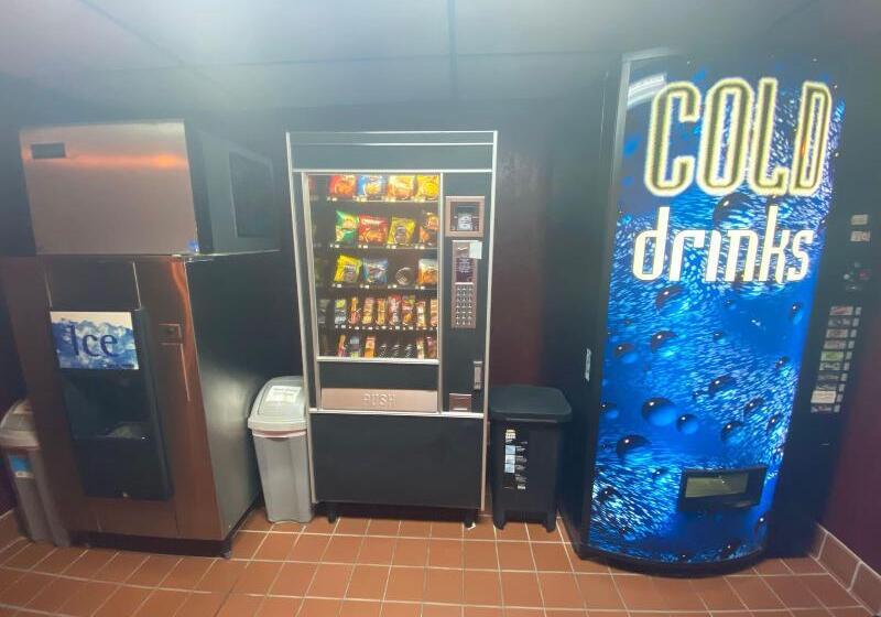 Отель America S Stay Inn Stewartville