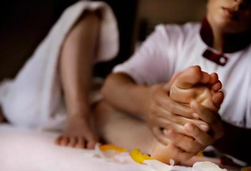 Отель Cgh Residences & Spas Les Cimes Blanches