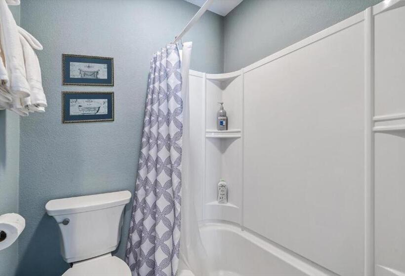 فندق Cinnamon Bear Creekside Inn