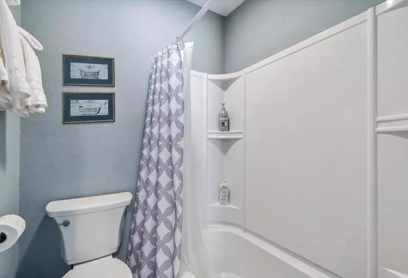 Отель Cinnamon Bear Creekside Inn