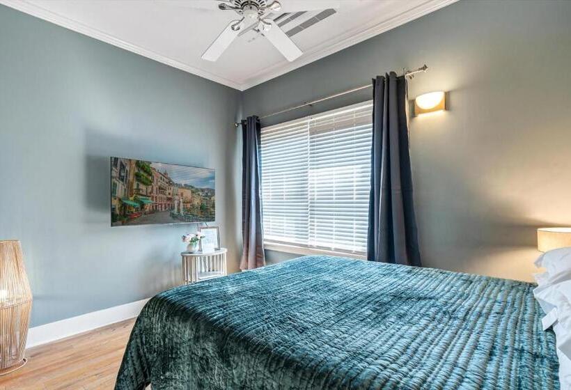 فندق Cinnamon Bear Creekside Inn