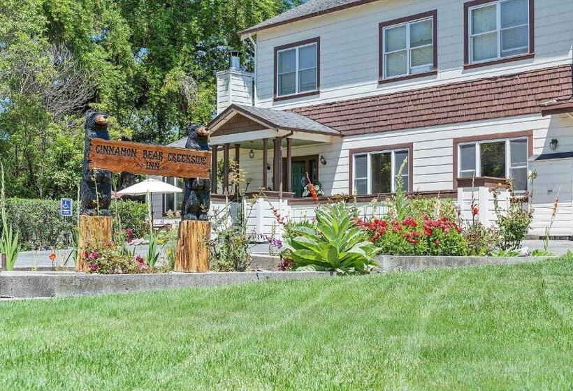 فندق Cinnamon Bear Creekside Inn