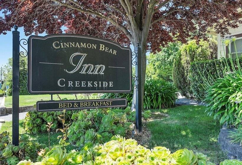 فندق Cinnamon Bear Creekside Inn