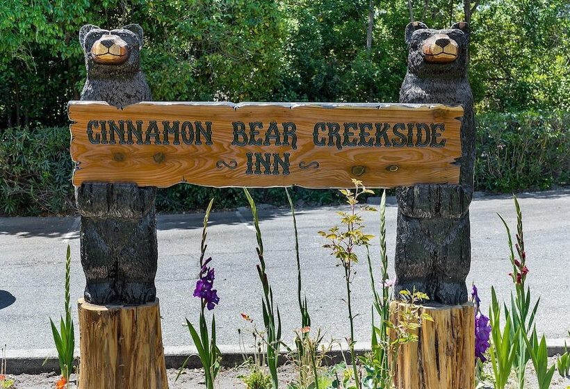 فندق Cinnamon Bear Creekside Inn