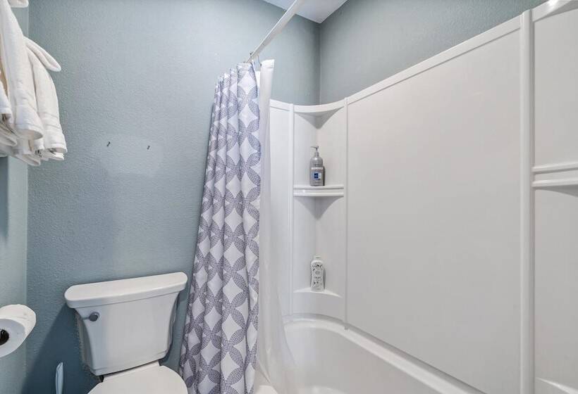 فندق Cinnamon Bear Creekside Inn